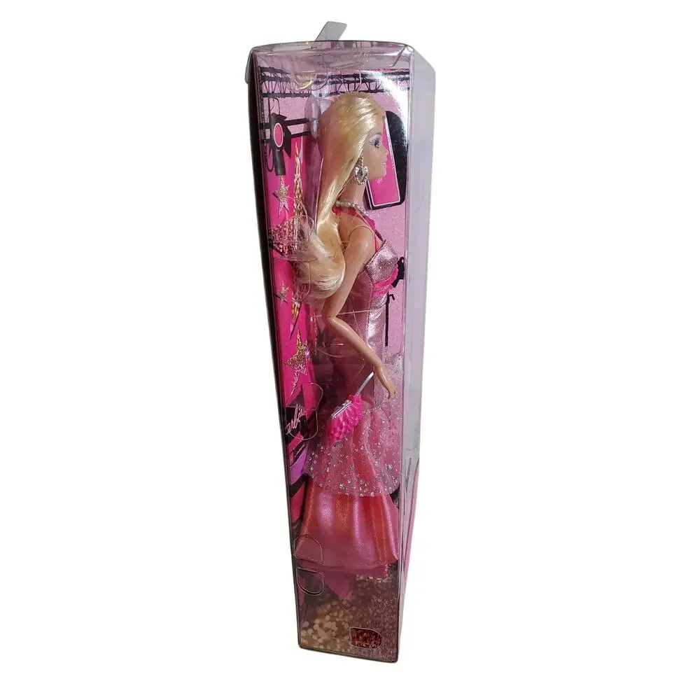 Barbie - Fashionista Doll- by Mattel 2012